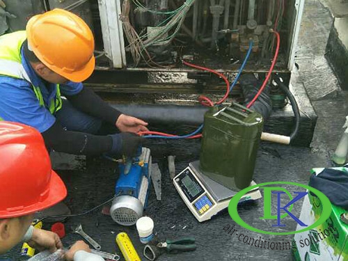 日立多聯(lián)機(jī)定量加注潤(rùn)滑油